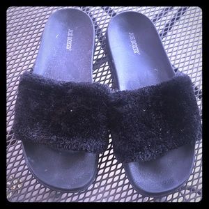 Joe Boxer Black Fur slides
